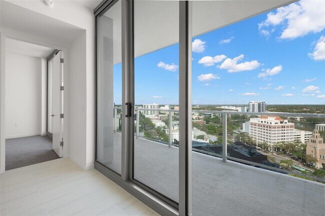 Building Photo - 400 Central Ave