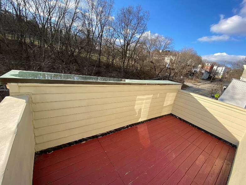 Building Photo - 2226 Ravine St