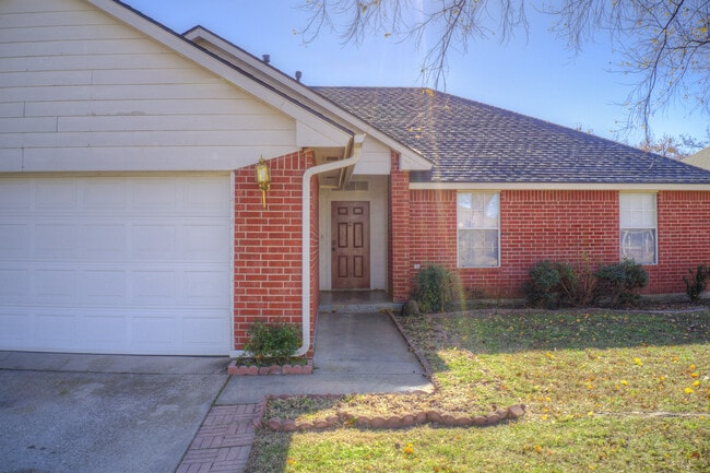 Building Photo - 5700 SE 87th St