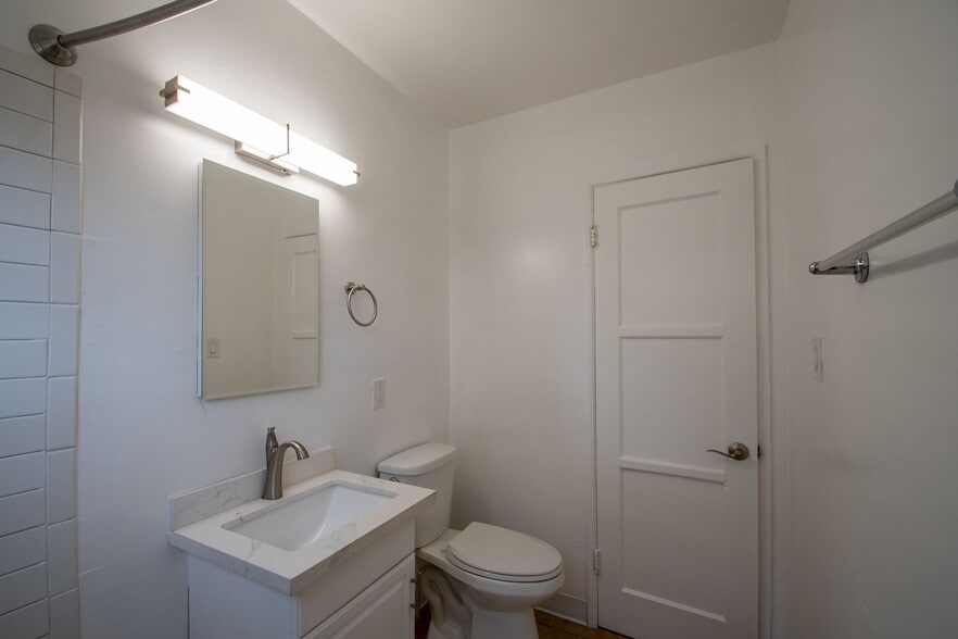 Building Photo - 6308 Vineland Ave