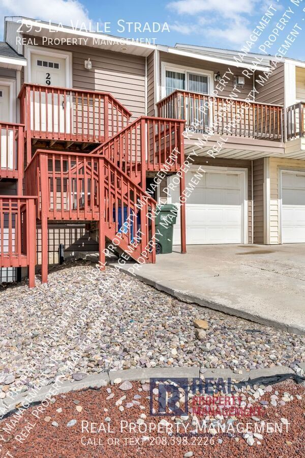 Building Photo - 295 La Valle Strada