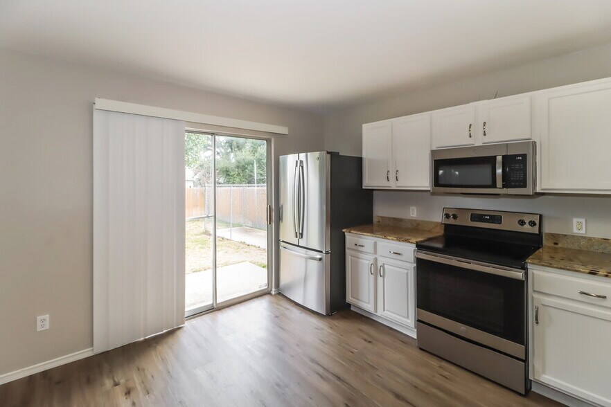 Building Photo - 510 Riverway Ln