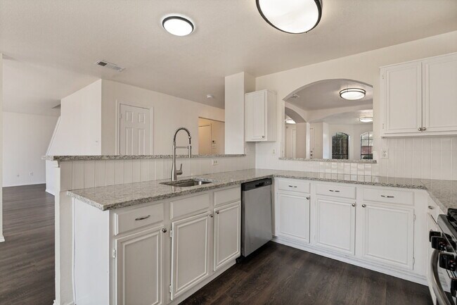 Building Photo - Completely Renovated Home in Arlington!