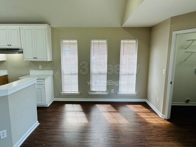 Building Photo - 4025 Oak Shadow Ln