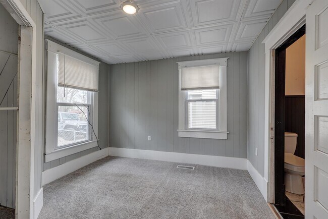 Building Photo - 310 N Jackson Ave