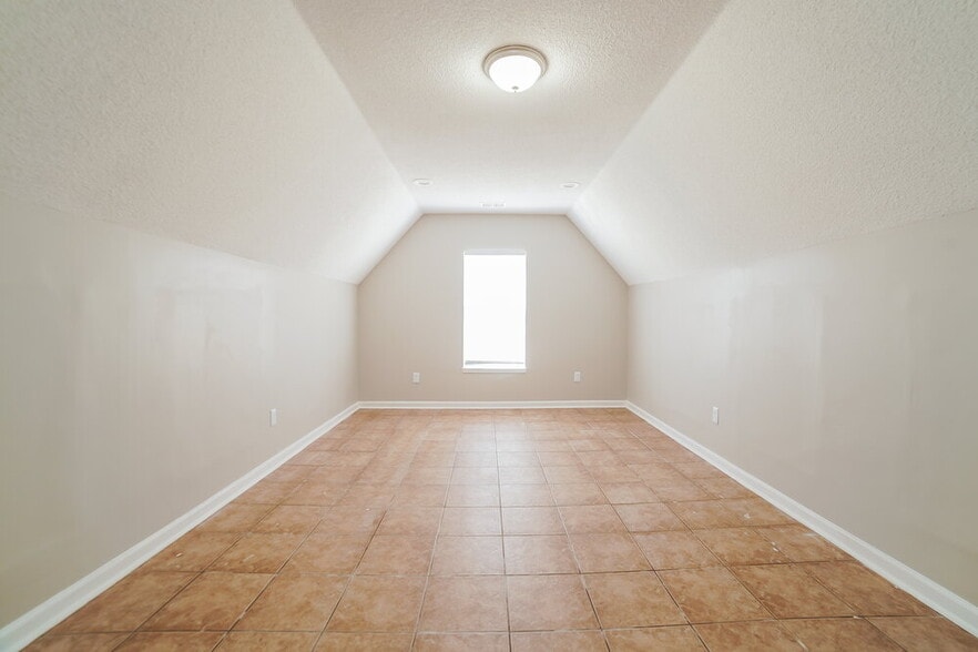 Building Photo - 5696 Nichols Dr