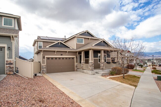 Building Photo - Beautiful Home with Stunning Views!