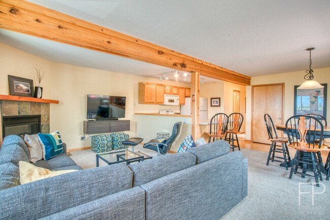 Building Photo - Top Floor and Updated Home with Great View...