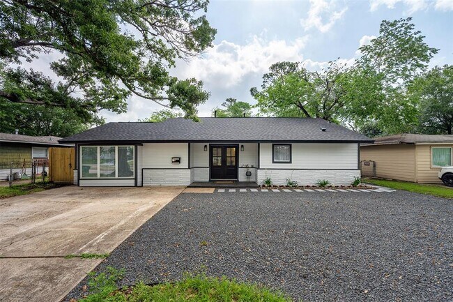 Building Photo - 4010 Ella Blvd