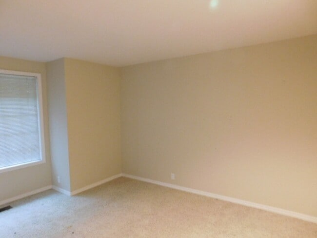 Building Photo - 3Bd/2Ba Single Story Home-For viewing!
