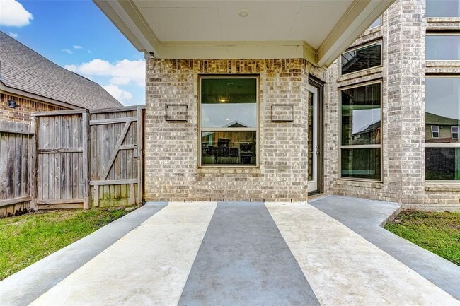 Building Photo - 32630 Turning Springs Dr