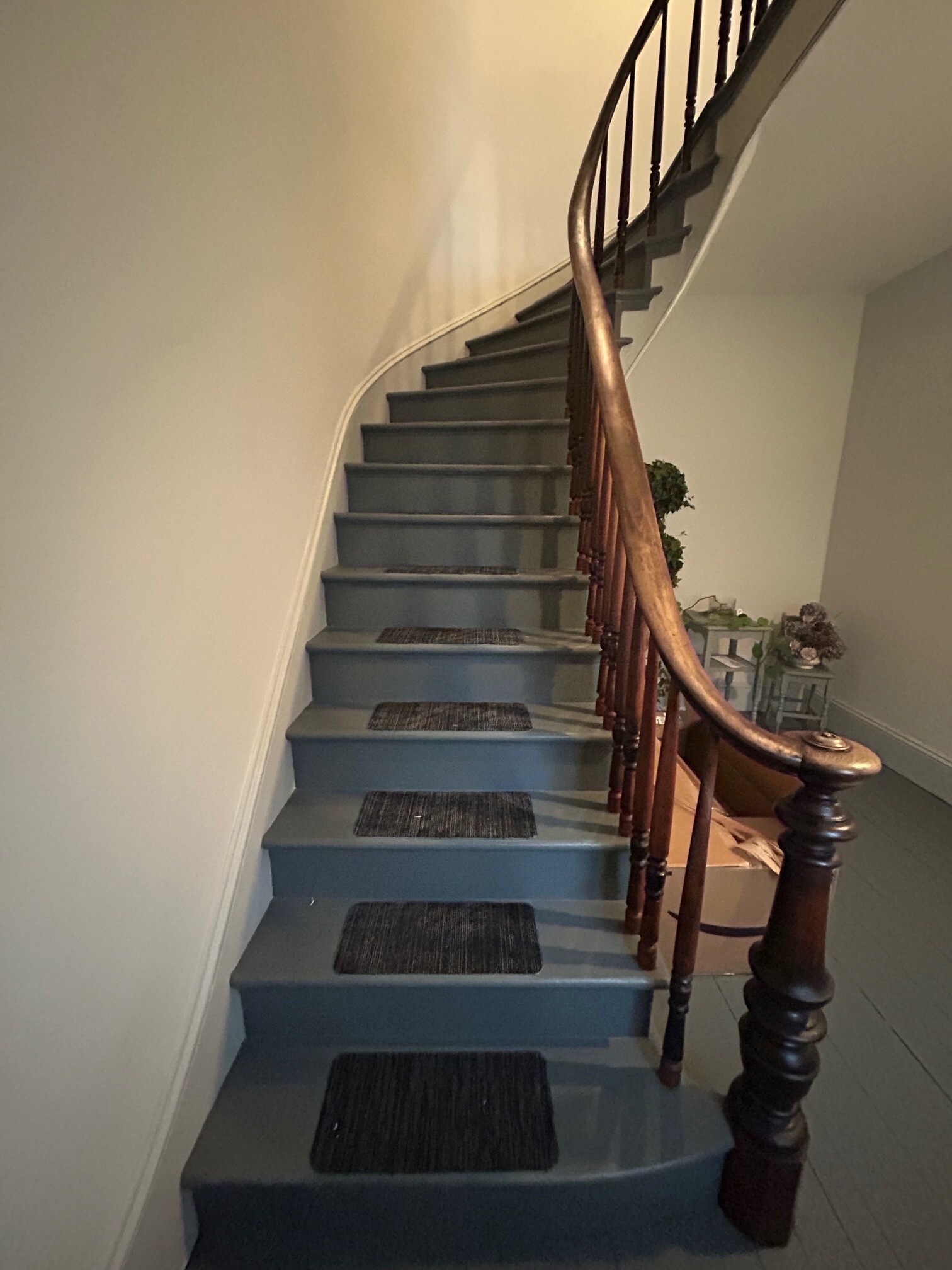 Front Staircase - 125 Calverley St