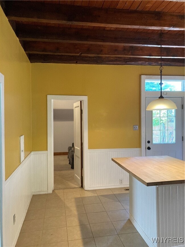 Building Photo - 21 College St