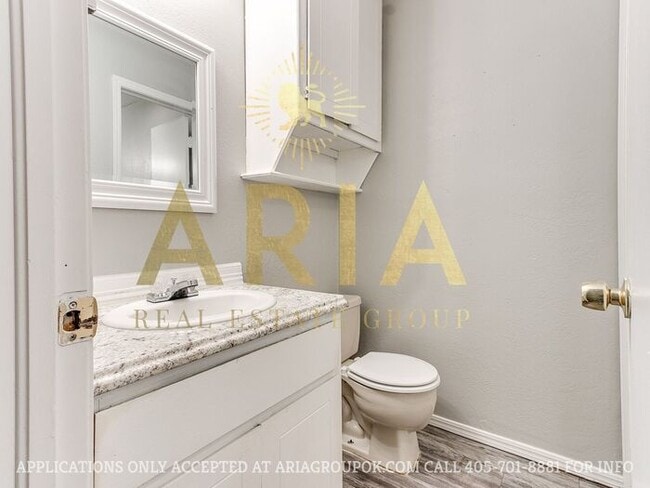 Building Photo - 3 Bed/1.5 Bath Duplex in West Norman! AVAI...