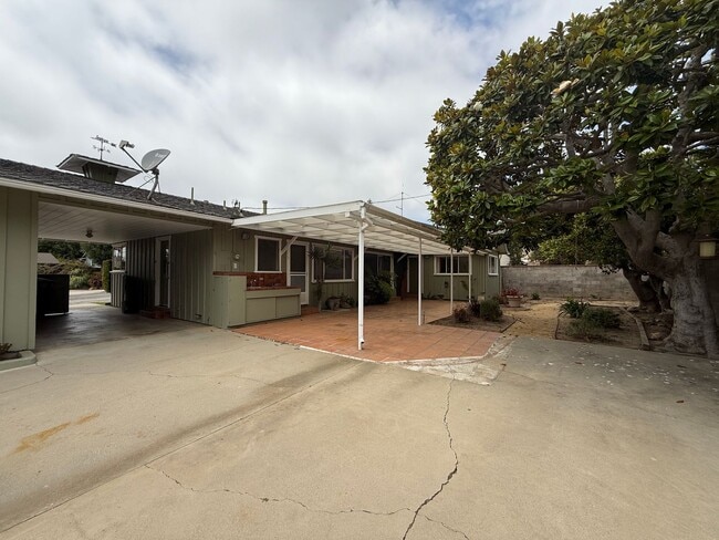 Building Photo - 1950's Ranch Style Home Above Ventura College