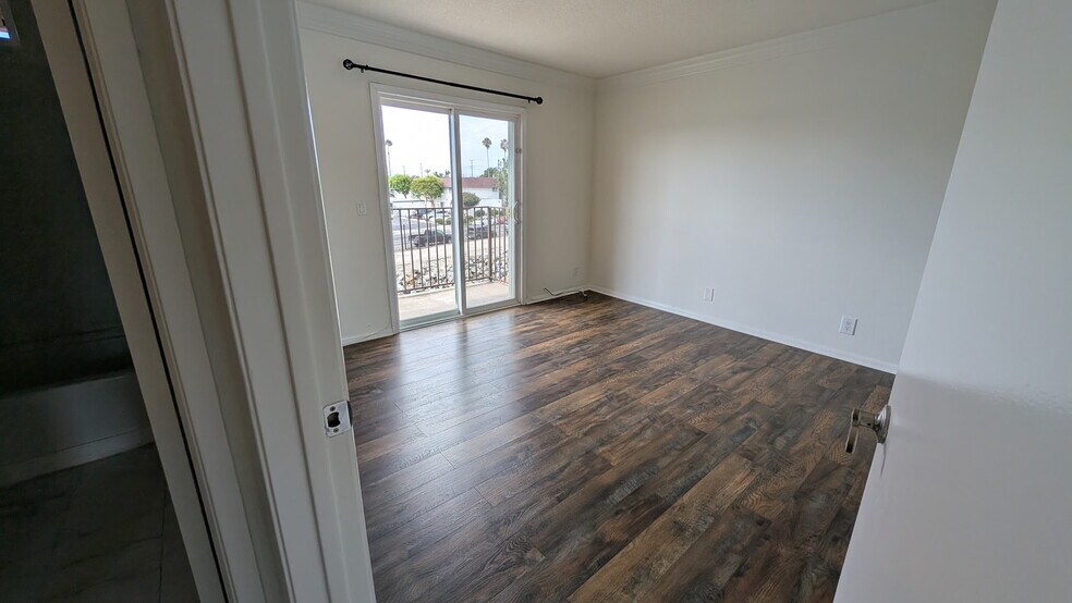 Building Photo - 729 S Knott Ave