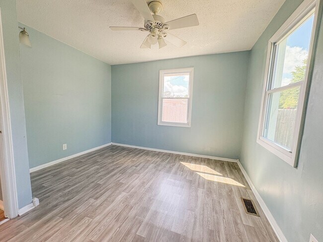 Building Photo - 2 Bedroom 1 Bathroom Home- No Pets
