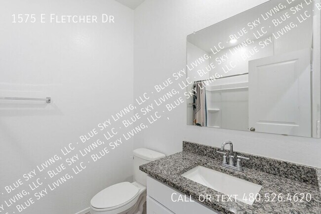 Building Photo - 1575 E Fletcher Dr