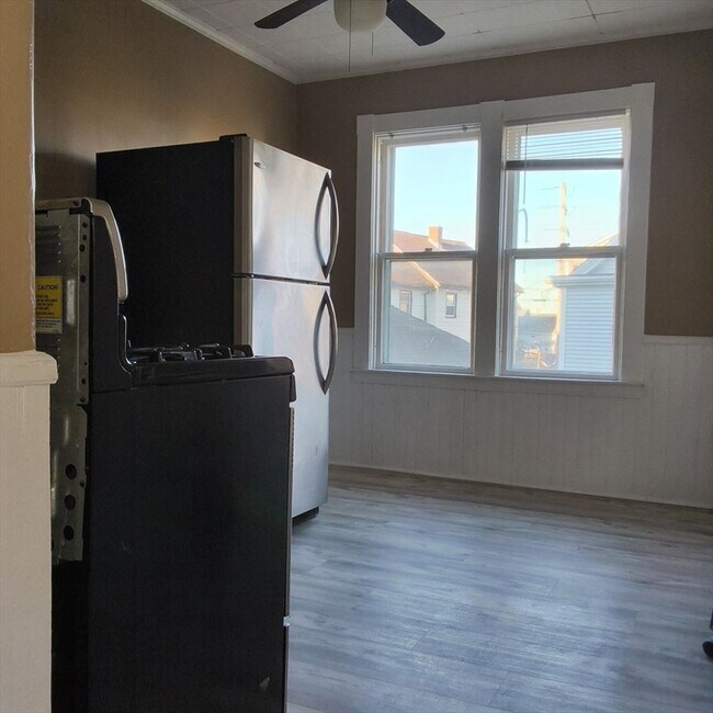 Building Photo - 517-519 Second St