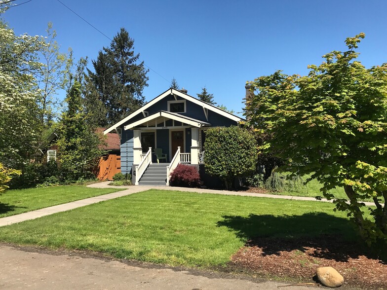 Building Photo - 6005 NE Failing St