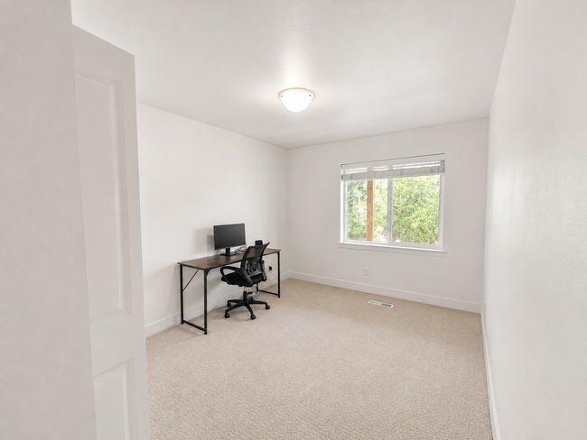 Building Photo - Light-Filled Bend Split-Level with Mountain Views & Flexible Space