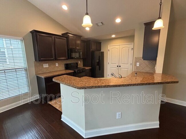 Building Photo - 4811 Lost Creek Dr