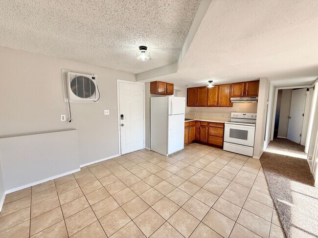 Building Photo - 603 W Routt Ave