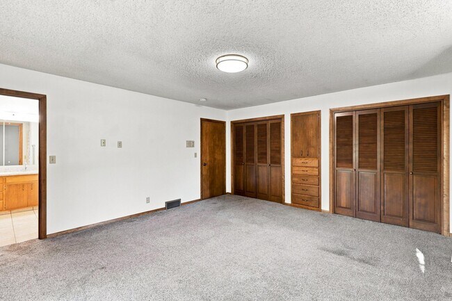 Building Photo - 650 Canyon Rd
