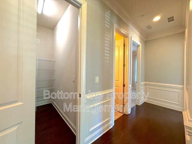 Building Photo - 9006 Blue Ridge Dr