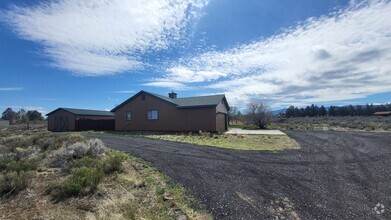 Building Photo - 3 Bed 2 Bath Single level - Horse Property...