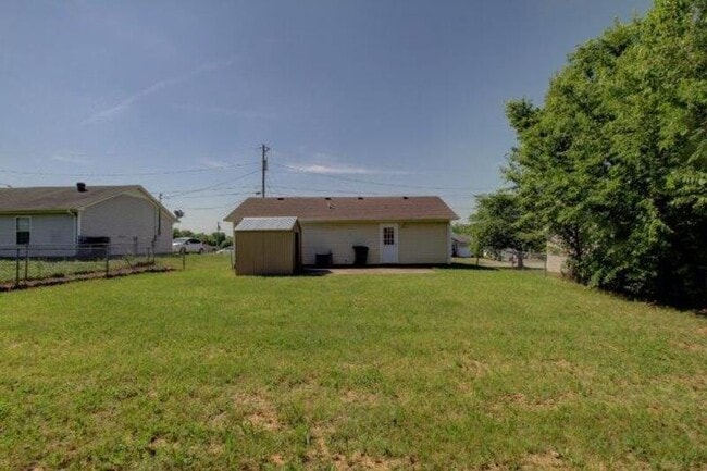 Building Photo - 411 Eddy St