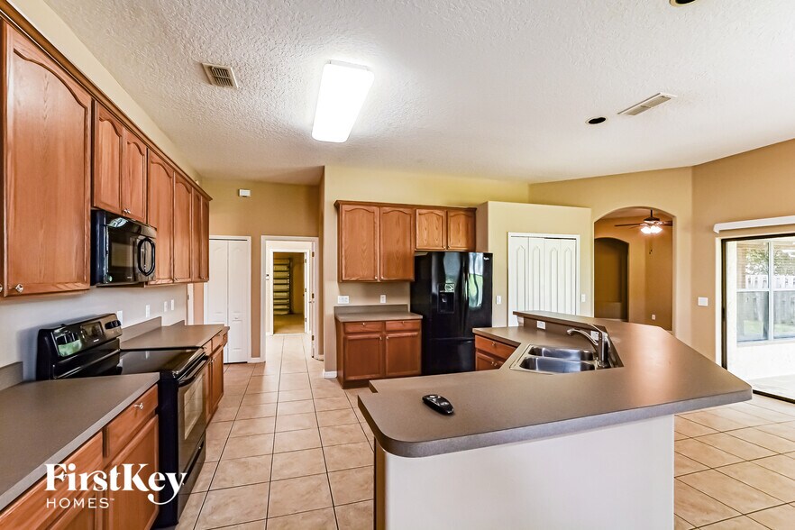 Building Photo - 1521 Clapton Dr