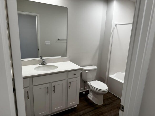 Building Photo - Spring Hill House