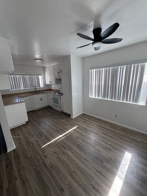 Building Photo - 950 N Walnut St