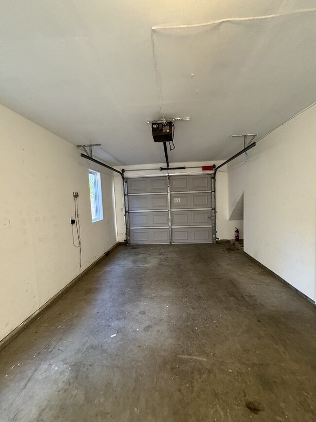 Building Photo - 2812 Bay Village Ave