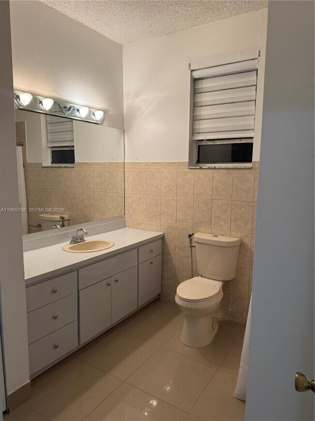 Building Photo - 16200 SW 97th Ave