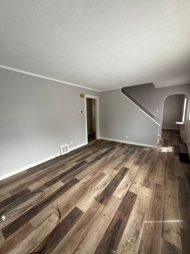 Building Photo - 1347 E Caracas Ave