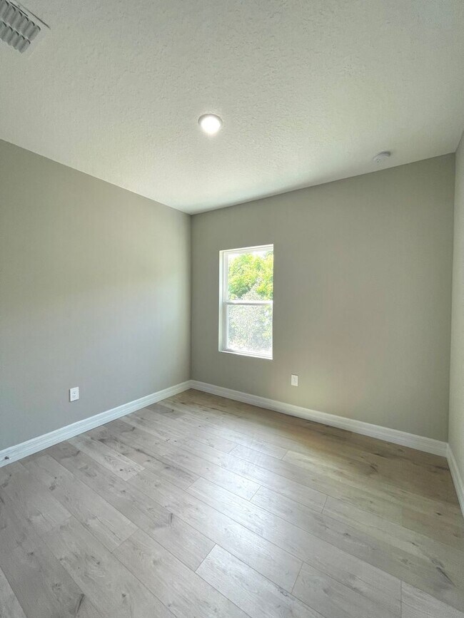 Building Photo - Welcome to your dream rental in beautiful ...