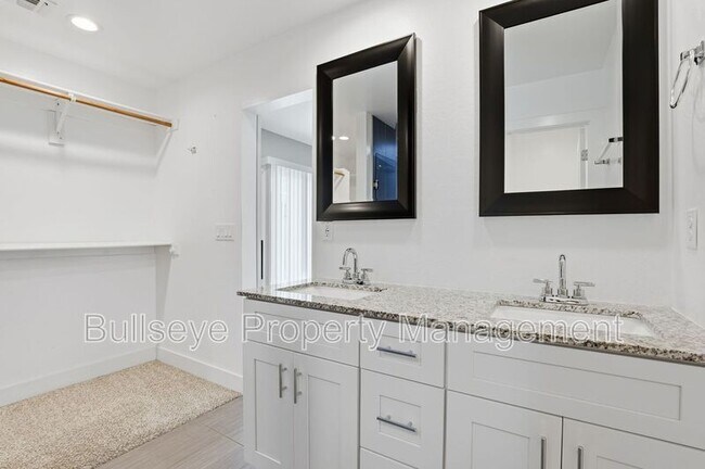 Building Photo - 5029 S 11th Pl