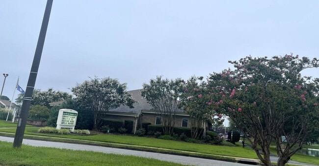 Building Photo - 4859 Woods Edge Rd