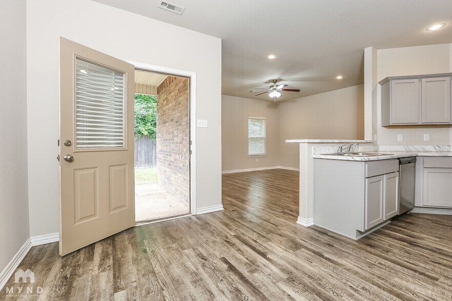 Building Photo - 2240 Mary Alice Dr