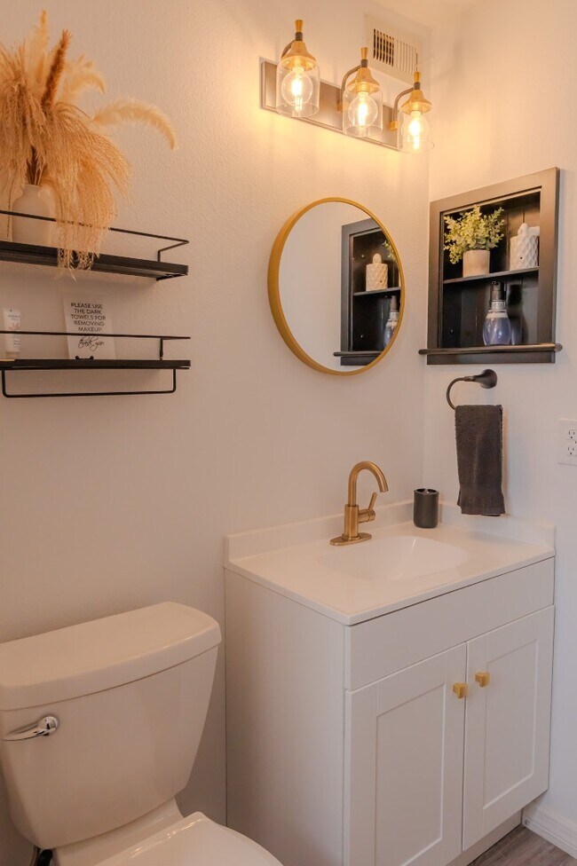 Building Photo - Charming 3BR Fully Furnished Apartment in ...