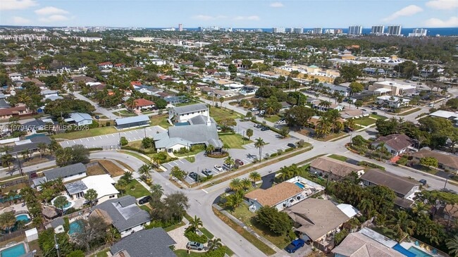 Building Photo - 268 SE 8th Ave