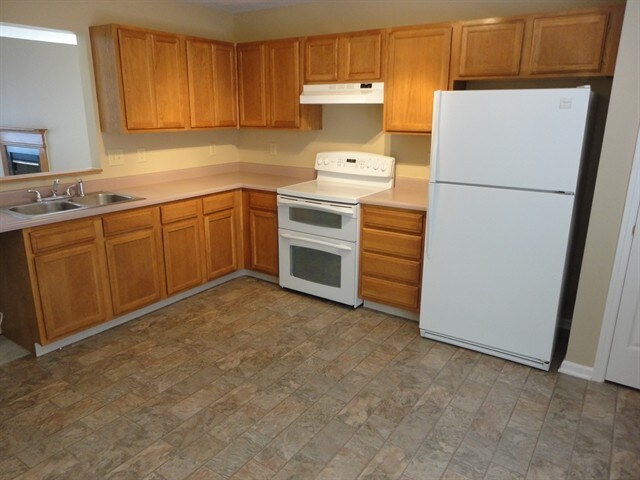 Building Photo - 5943 King Lear Dr