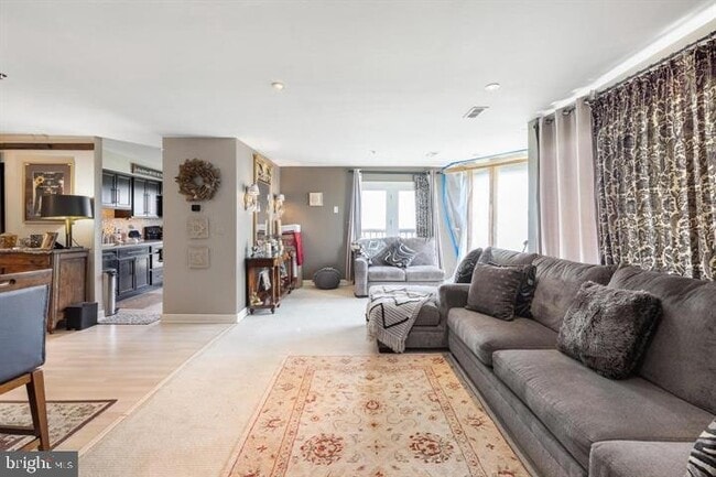 Building Photo - 5213 Le Parc Dr