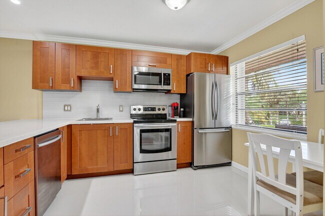 Building Photo - 9268 Vista Del Lago