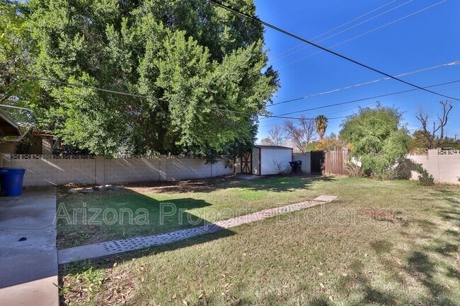 Building Photo - 144 E Vista Del Cerro Dr