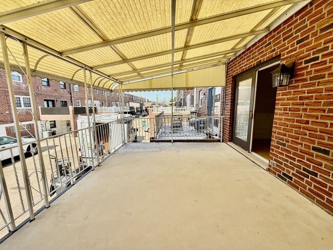 Building Photo - RARELY Offered completely RENOVATED PACKER PARK 3 Bedroom/2.5 Bath HOME w/ Central AC-HARDWOOD Fl...