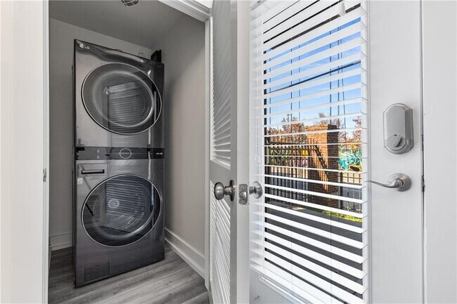 Building Photo - 791 Wylie St SE