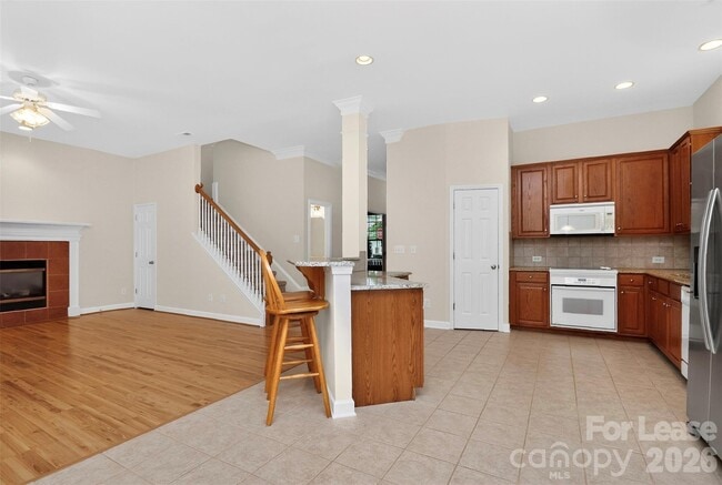 Building Photo - 9315 Rosalyn Glen Rd